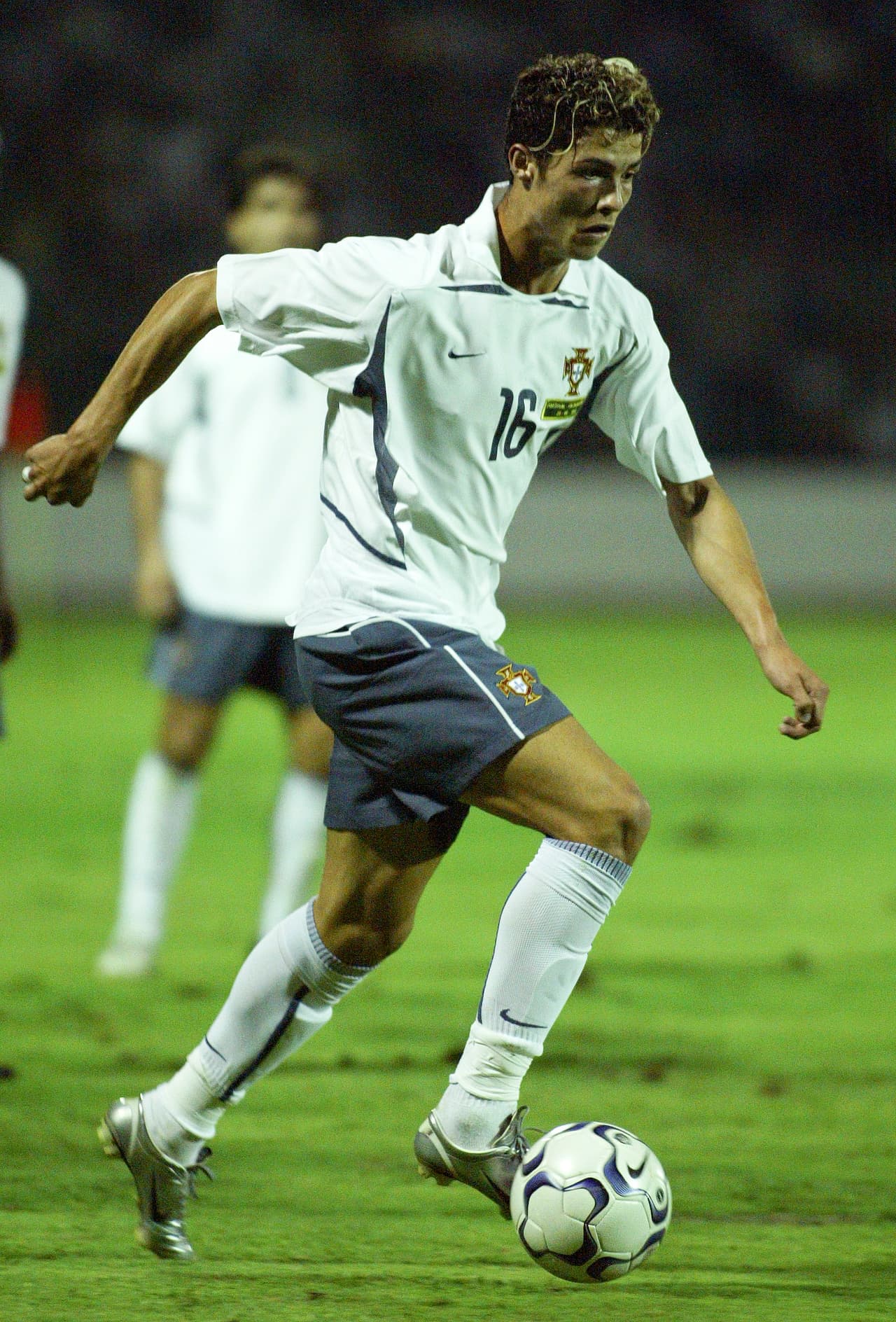 Su primer partido fue contra Kazajistán en un amistoso el 20 de agosto de 2003, un triunfo en el que no pudo anotar goles pero sí demostró su talento y se ganó los aplausos del público.