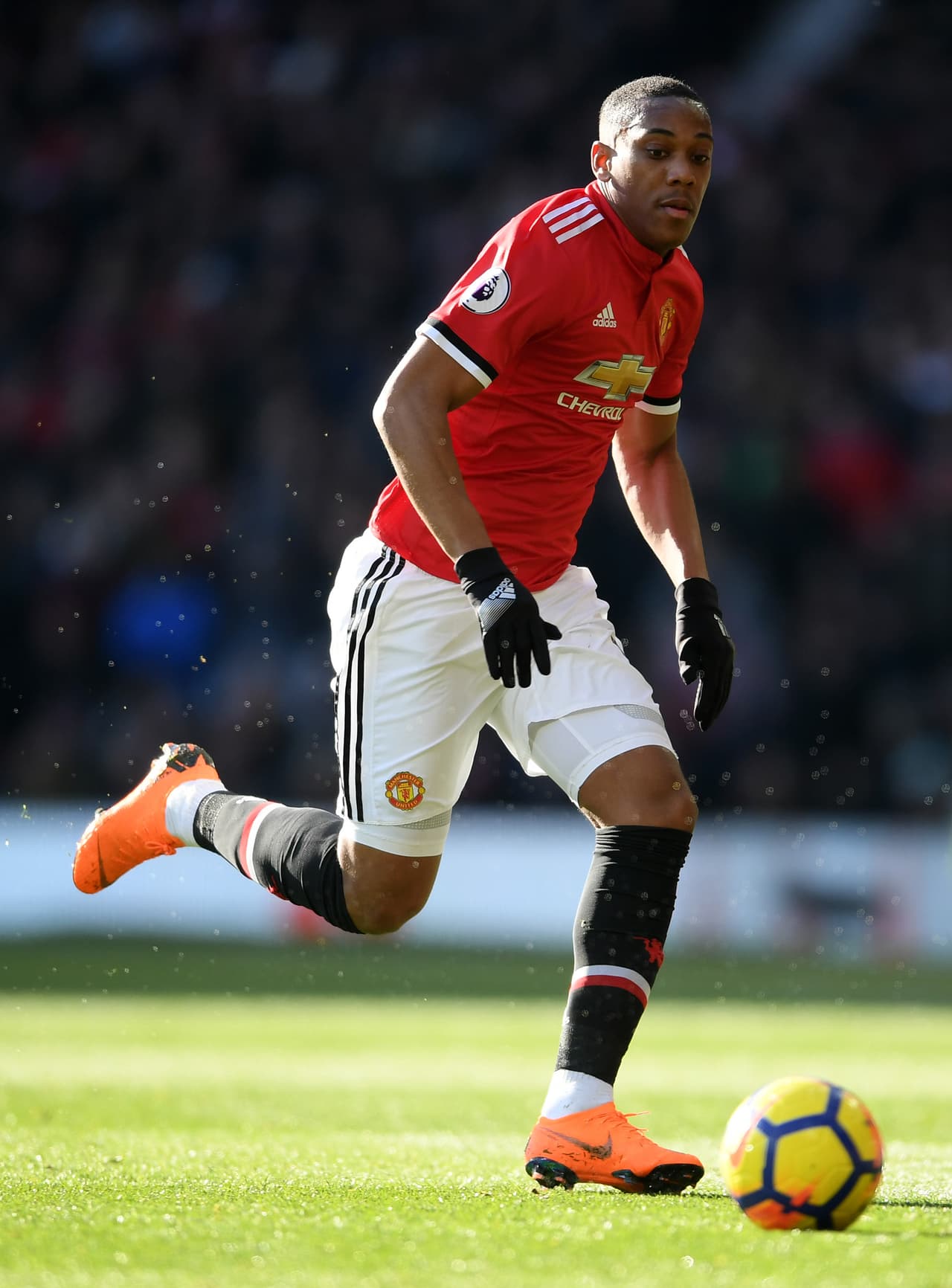 Una situación similar es la del extremo francés Anthony Martial, que en el 2015 salió del A.S. Mónaco para vestir la playera del United.