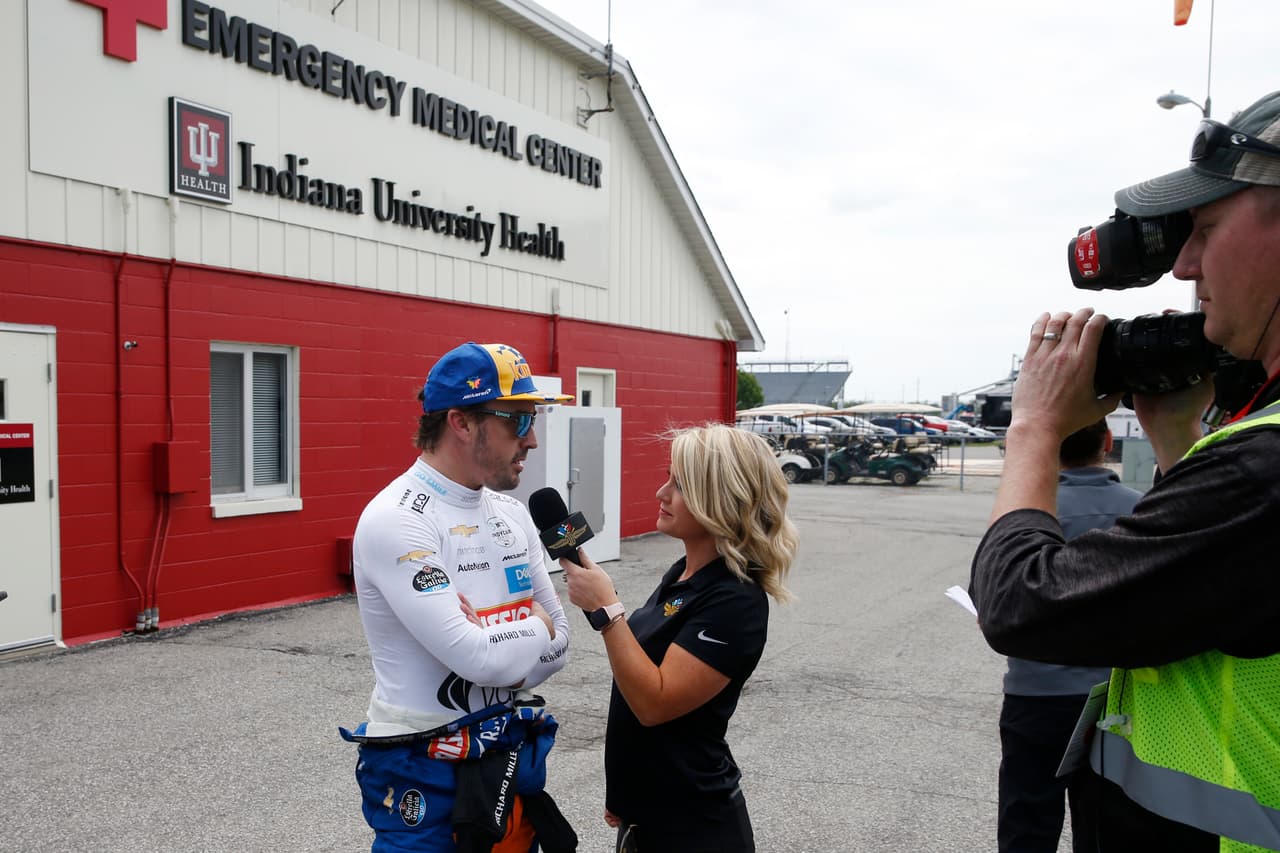 "Fue mi error, subestimando el grip de la curva 3. Lo siento por el equipo y los chicos que tendrán un duro trabajo ahora. Lo perdí completamente. La pared se acercó demasiado y demasiado rápido", comentó. Se vienen días duros para McLaren.