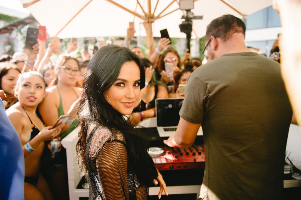 Es una de las caras de los cosméticos Cover Girl.