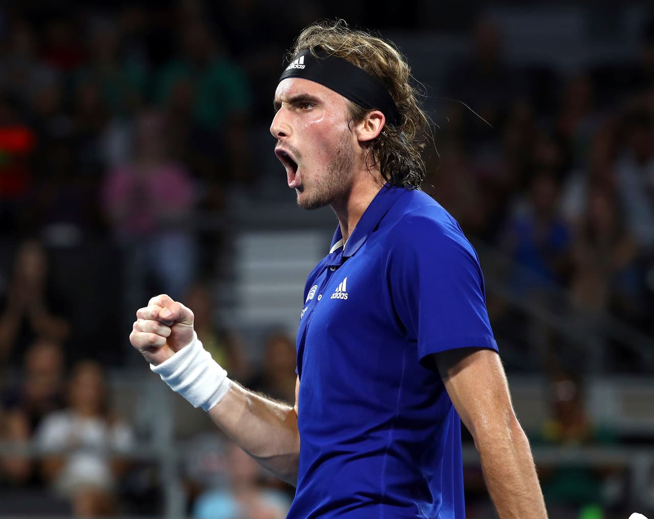 Ya en eventos anteriores, Tsitsipas ha reaccionado de manera grosera ante árbitros por incurrir en faltas, maldiciendo en griego. También ha sido multado por actitud antideportiva y por faltar el respeto a sus rivales.