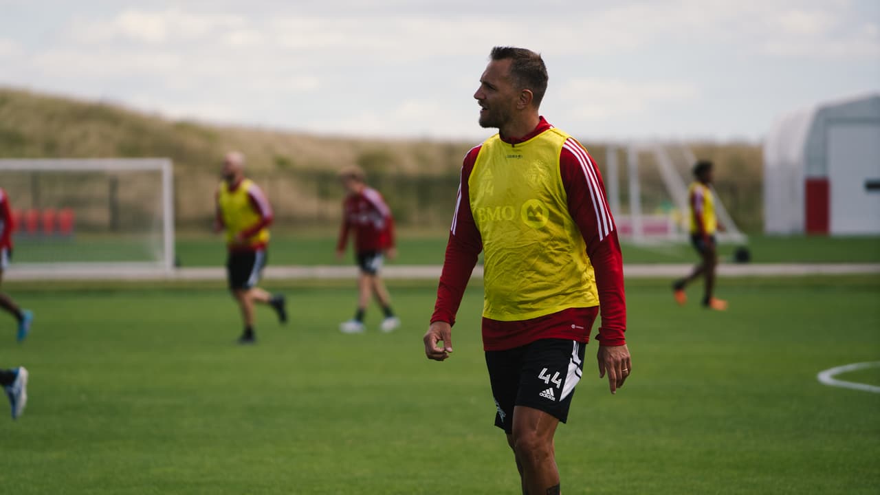 El defensor Domenico Criscito es la tercera 'pata italiana' del trío que impulsa al conjunto escarlata.