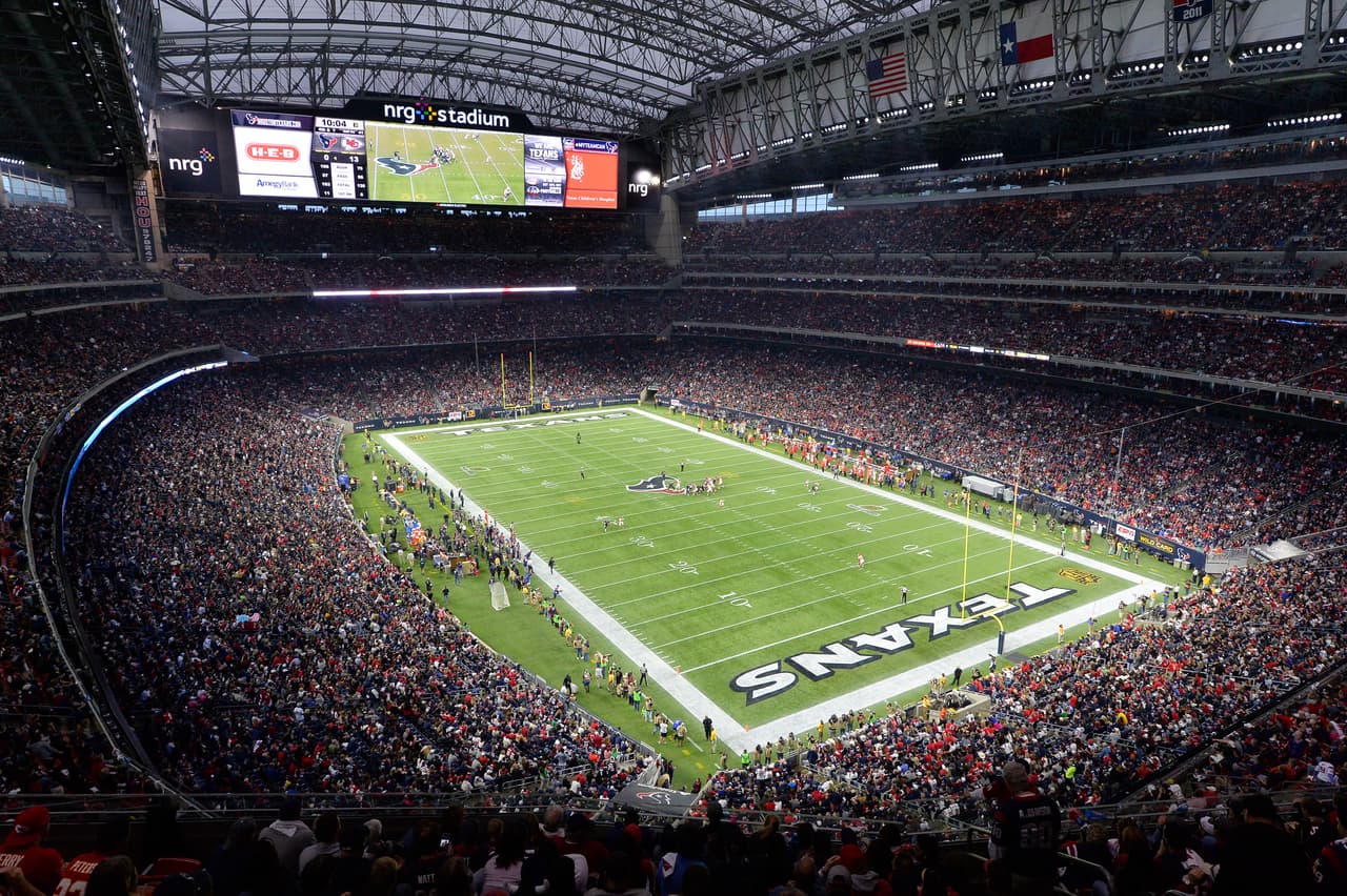 Los principales equipos deportivos de Houston son: Houston Astros (MLB), Houston Rockets (NBA), Houston Texans (NFL), Houston Dynamo (MLS), Houston Dash (NWSL). No cuenta con equipo de la NHL.