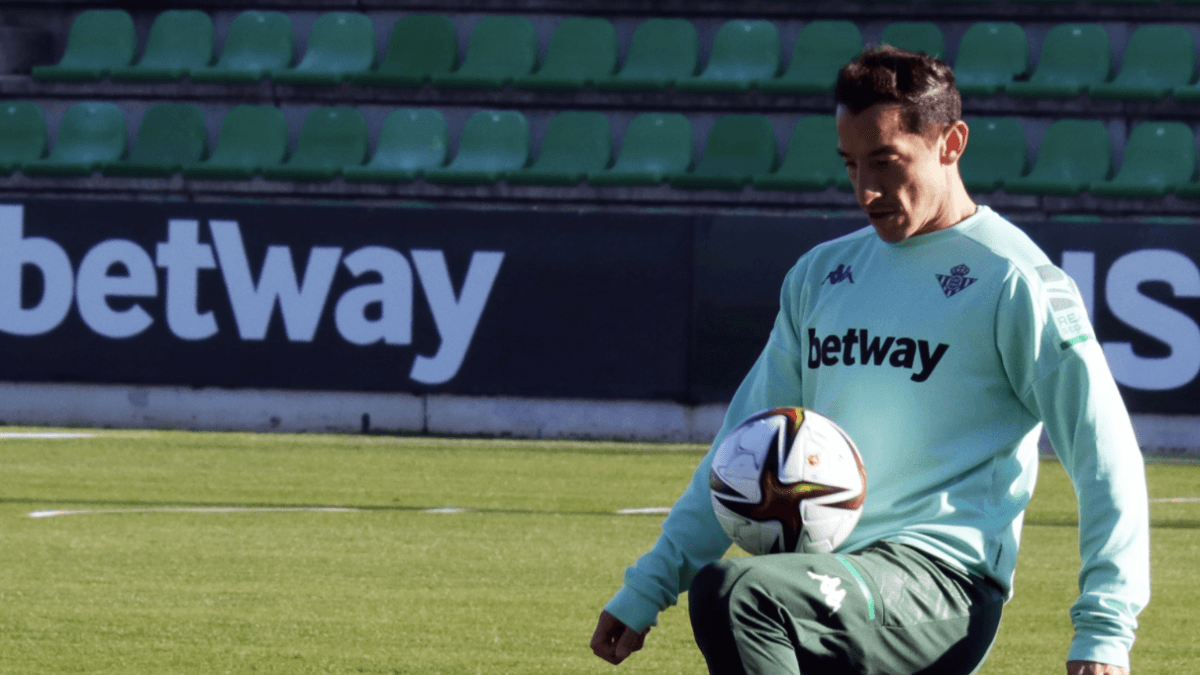 Andrés Guardado viaja con el Real Betis para la Copa del Rey