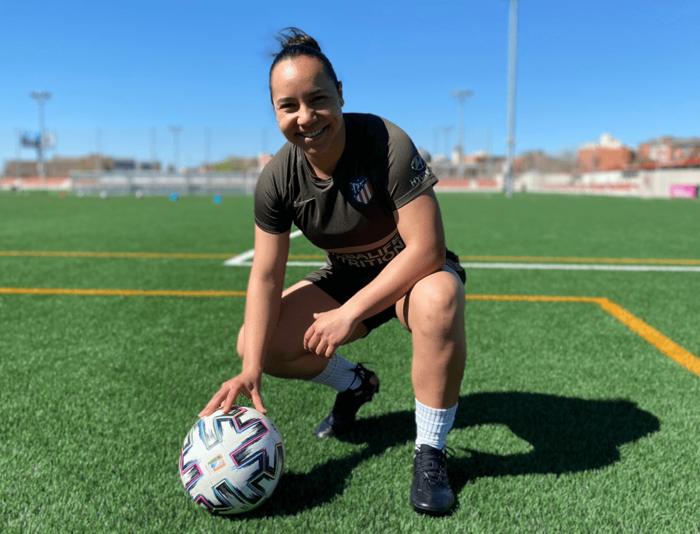 Charlyn Corral vuelve a usar zapatos de futbol 5 meses después