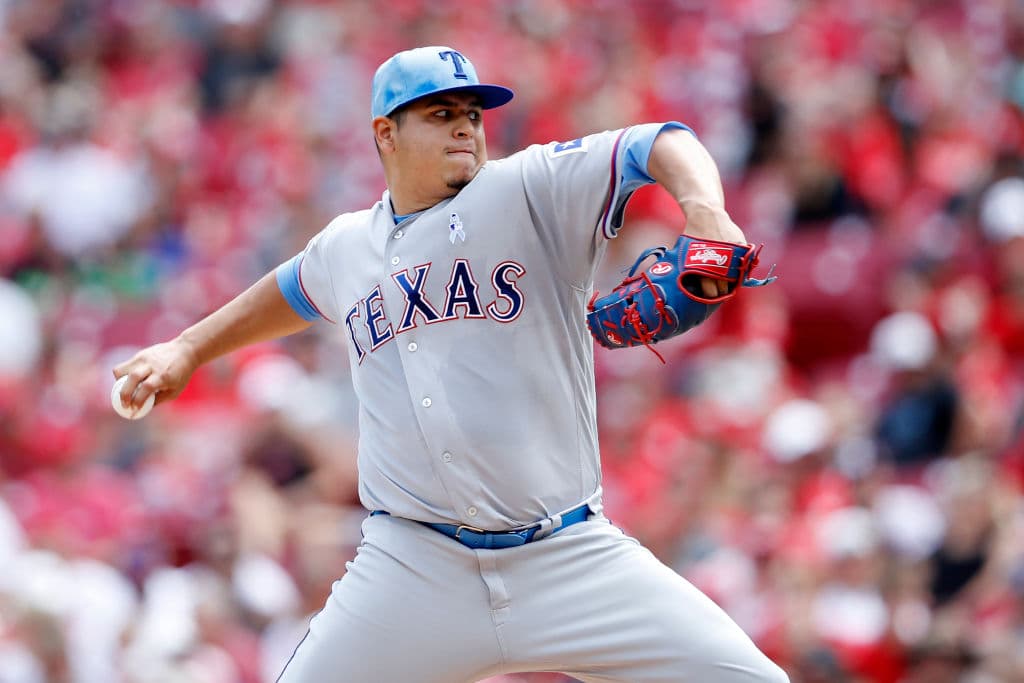 El panameño Ariel Jurado, que había ganado cada una de sus tres aperturas anteriores, sólo duró tres entradas y tres bateadores de la cuarta. Jurado (4-3) permitió nueve imparables, la mayor cifra en sus seis aperturas de la presente campaña, y siete carreras, un pasaporte, sin ponches. El derecho de 23 años también asestó un pelotazo a un bateador.