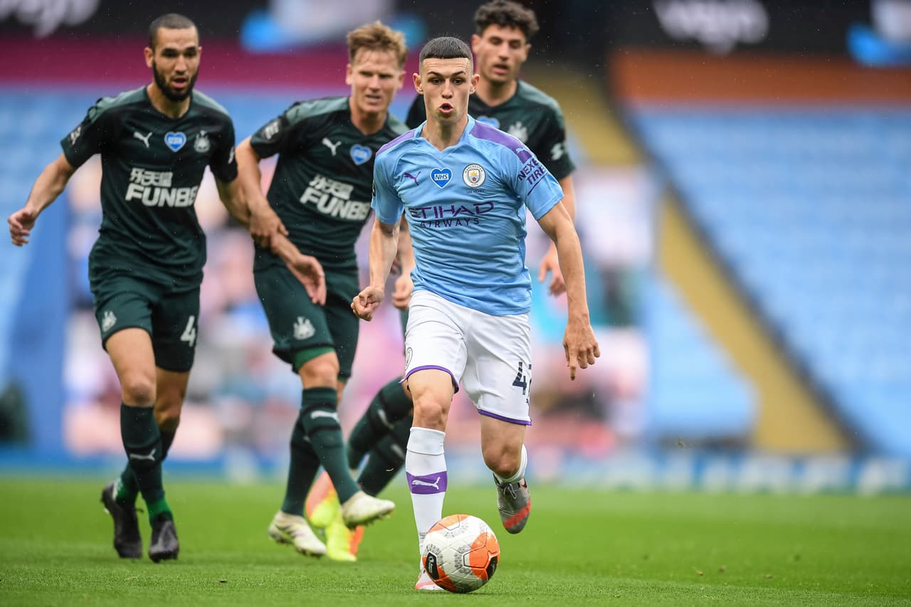 Con goles de Riyad Mahrez, Gabriel jesus, David Silva, Raheem Sterling y autogol de Federico Fernández, el Manchester City golea en casa al Newcastle United.
