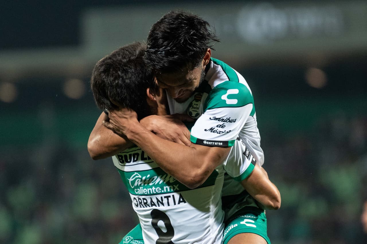 Aguirre (30’, 66’) y Rivero (49, 59’) anotaron para Santos. García Robledo (70’) y Malcorra (91’) descontaron por la vía penal.