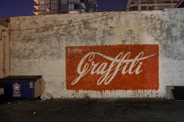 Varios lugares de Los Angeles se ven decorados con escenas de arte urbano, por lo que ciertas calles parecen escenarios mágicos.