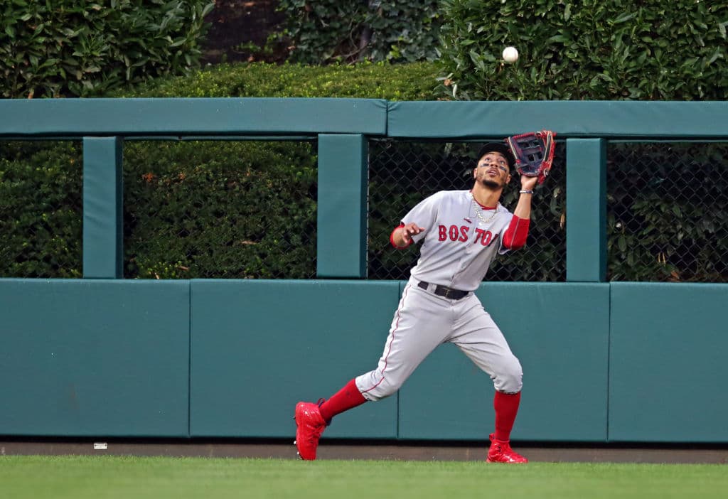 <b>Right Fielder: Mookie Betts (Boston Red Sox)</b>. Es su segundo galardón. También en 2018 se adjudicó su tercer Guante de Oro. Es candidato a MVP de las Mayores y es campeón con los Red Sox.
