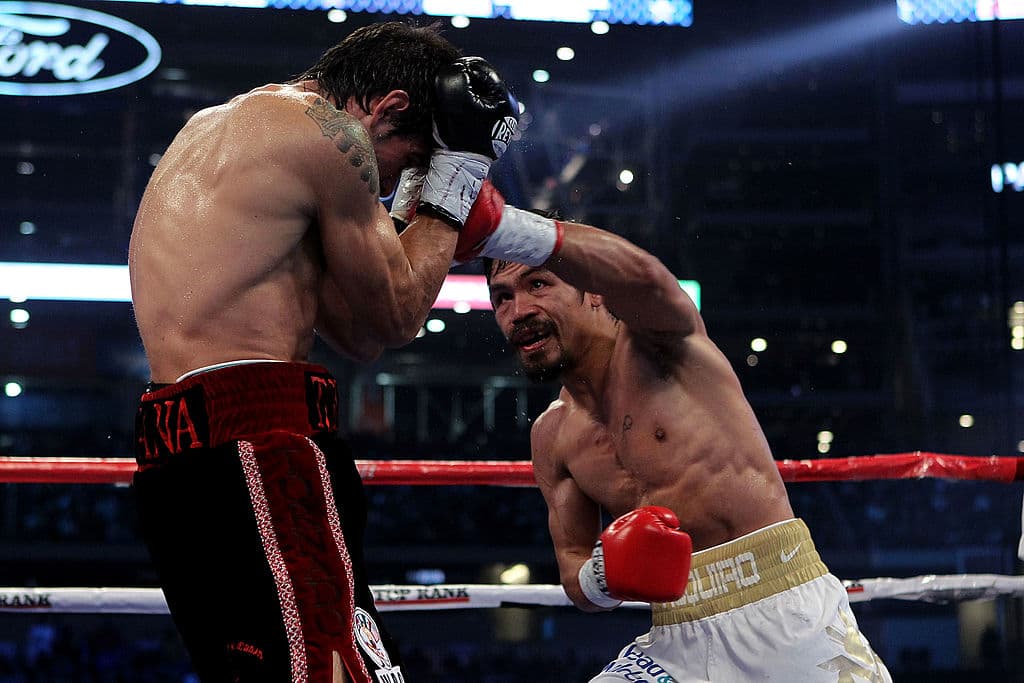 Manny se sobrepuso a los golpes descompuestos pero pesados de Margarito