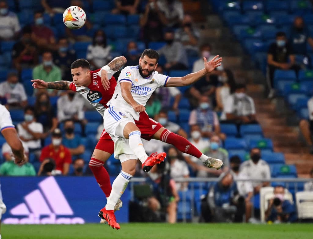 Real Madrid supera por mucho al Celta de Vigo tras goleada de 5-2, durante la cuarta fecha de La Liga. Karim Benzema está intratable, pues hizo tres anotaciones, una de ellas fue penal, Vinicius Jr (54') y Camavinga (72') sumaron goles para la victoria merengue. Santi Mina y Franco Cervi anotaron para los visitantes.