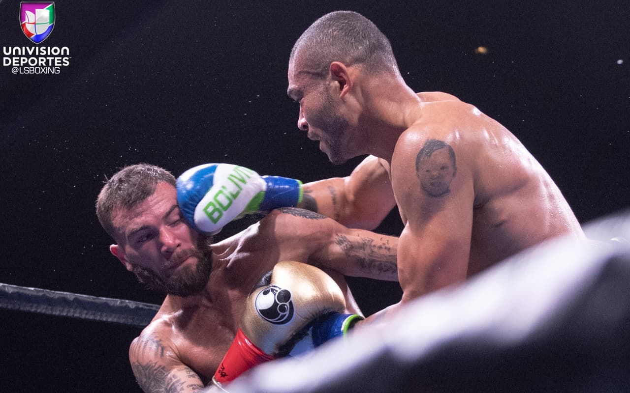 En una pelea emocionante, Caleb Plant logró despojar a José Uzcátegui de su cetro supermedio de la FIB en Los Ángeles tras noquear en dos ocasiones al entonces campeón venezolano.