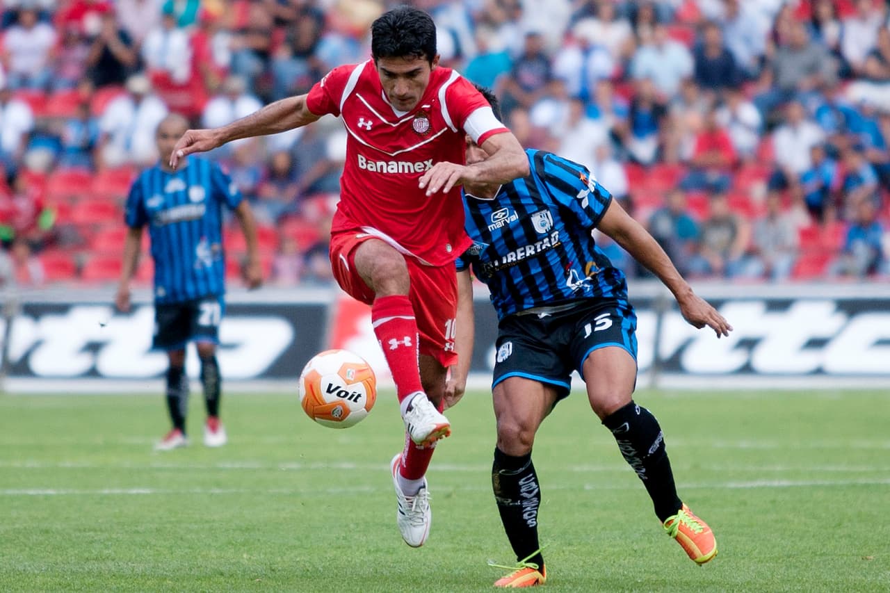 En cuanto a títulos, todo su palmarés lo ha logrado con los 'Diablos Rojos': 5 Ligas, 2 Campeón de Campeones y una Liga de Campeones de la Concacaf.