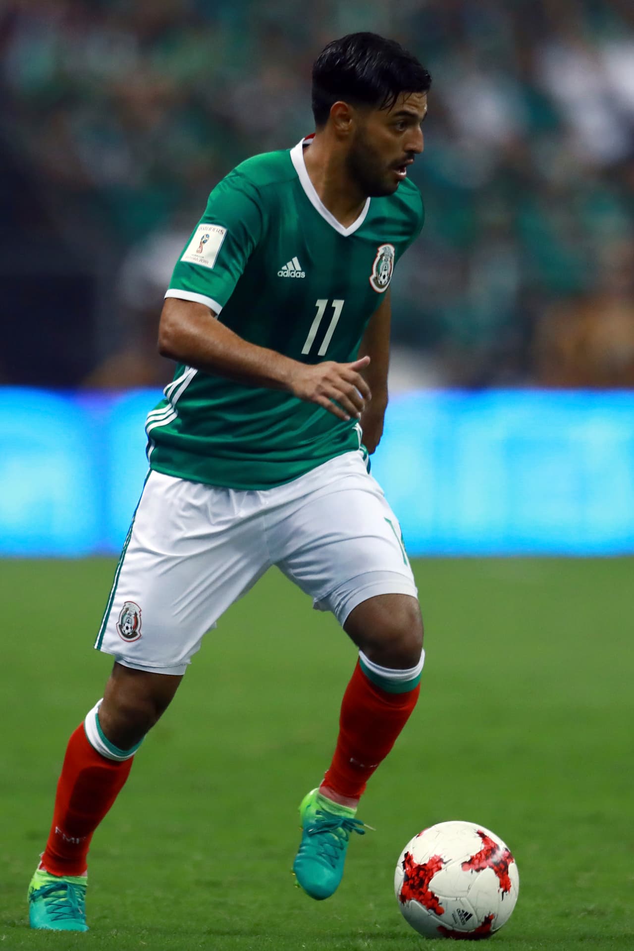 Carlos Vela tiene un 9 gracias a la genialidad del 1-1 de México, llevándose puesto a DaMarcus Beasley.