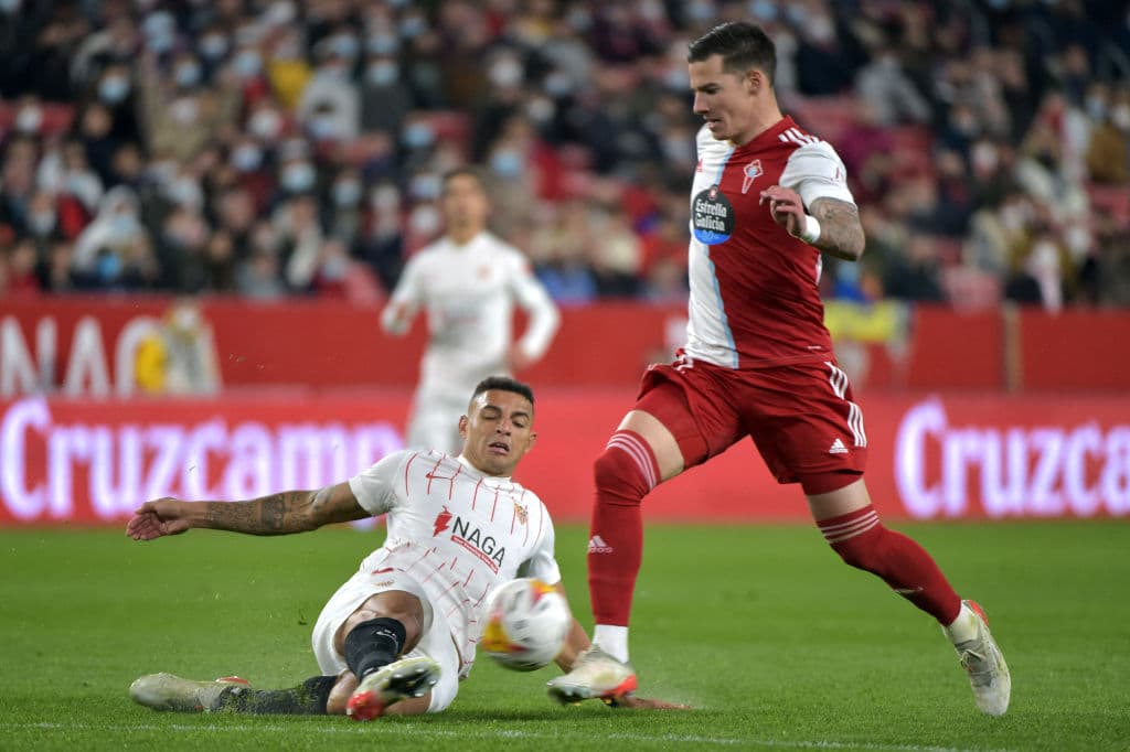 Los locales lograron conectar en el segundo tiempo para recuperar la desventaja de 0-2 para terminar empatando 2-2, Sevilla logró recatar el empate, pero le vuelve a dar oportunidad al Real Madrid de serpararse en la punta.