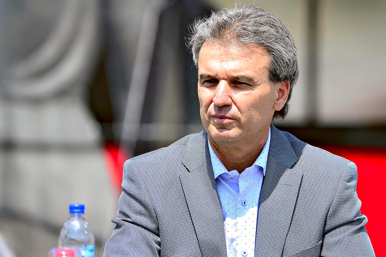 Néstor de la Torre dejó la presidencia de Chivas