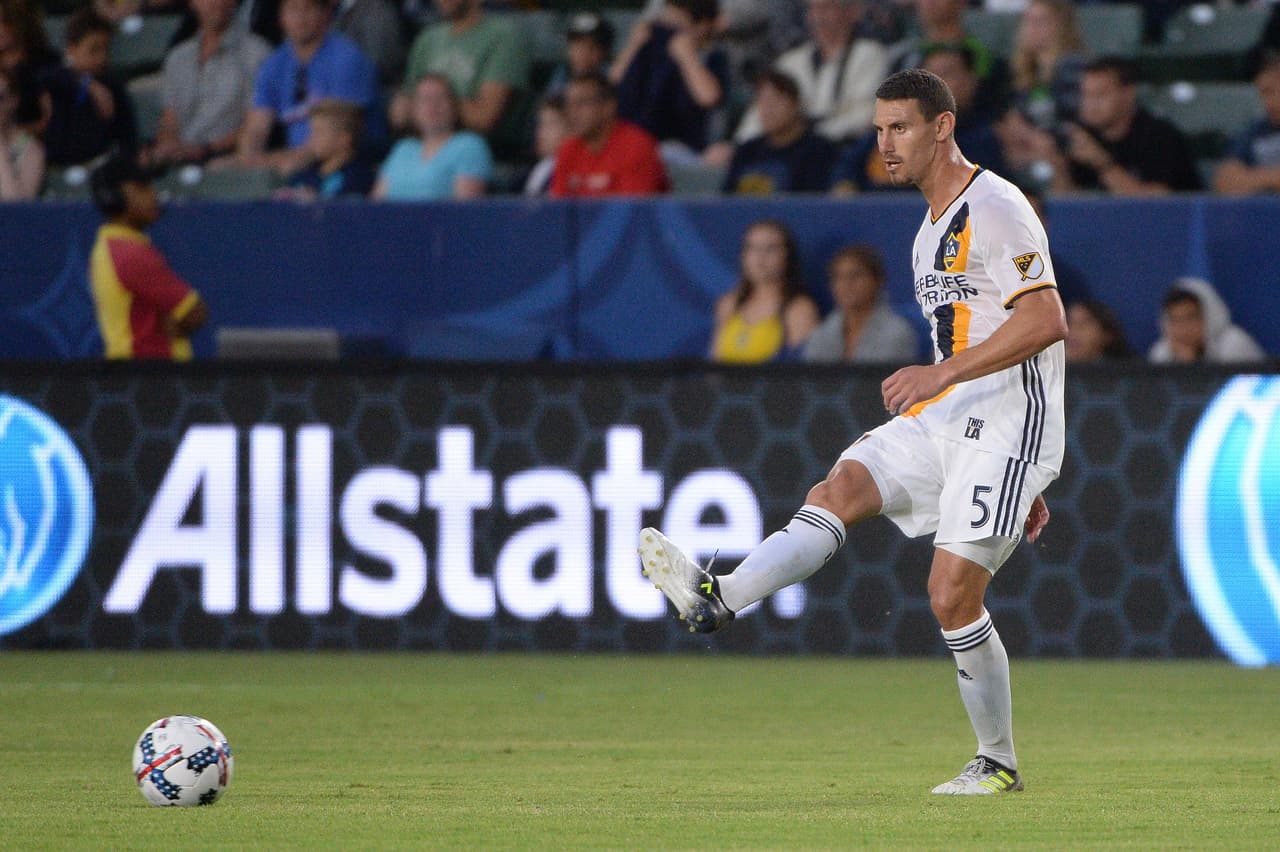 Daniel Steres fue figura en un LA Galaxy al que le supo a gloria un empate sin goles frente a Vancouver Whitecaps en el BC Place. (USA Today Images)