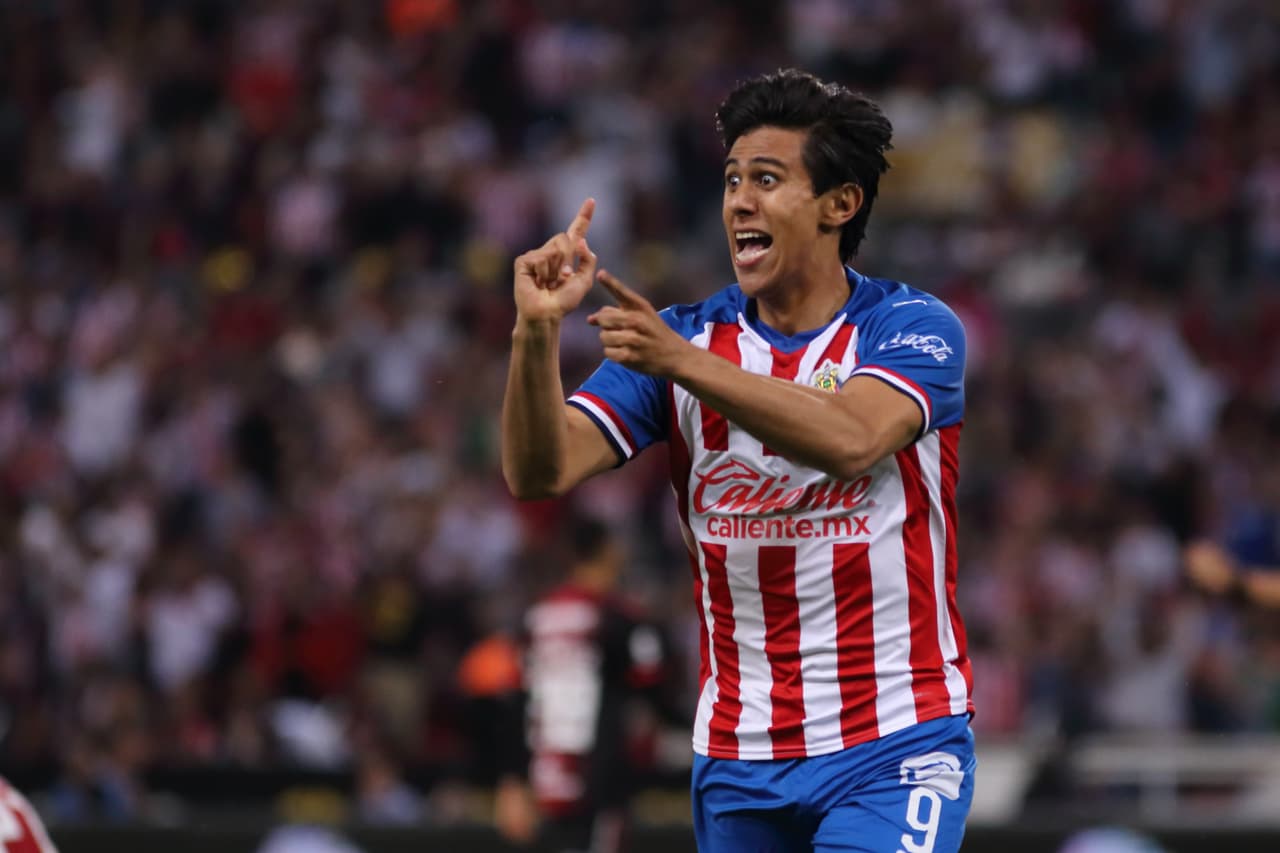 ¡Chivas se llevó el Clásico Tapatío! Con goles de Jesús Molina y JJ Macías el Rebaño Sagrado le pegó 1-2 al Atlas.