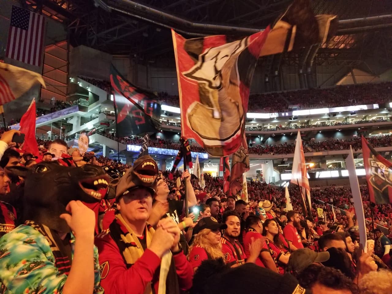 En las tribunas del Mercedes-Benz Stadium se vive la Final por la MLS Cup con todo el fervor de los fanáticos del Atlanta United.