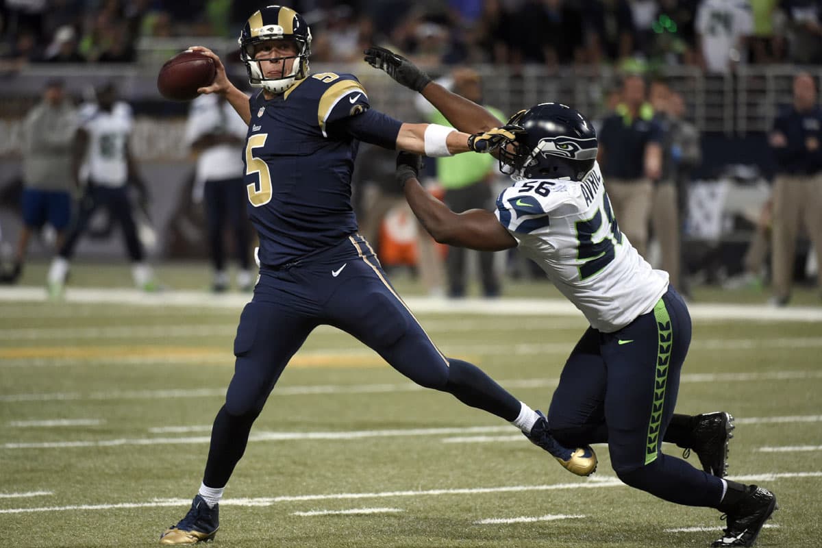 Nick Foles y los St. Louis Rams sorprendieron a los Seattle Seahawks y se llevaron la primera victoria de la temporada en tiempo extra 34-31.