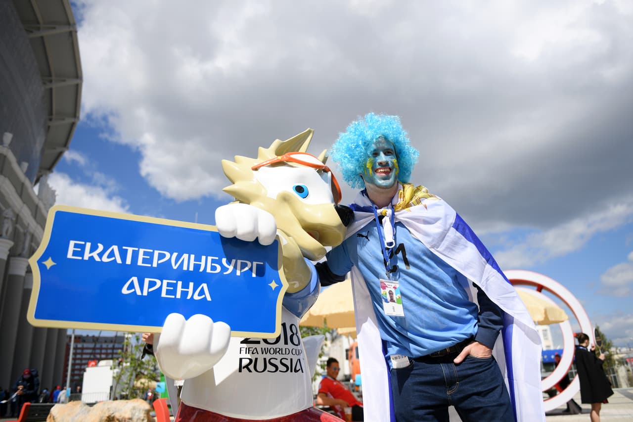 Tiempo también hubo para tomarse fotos con la mascota del Mundial, Zabivaka.