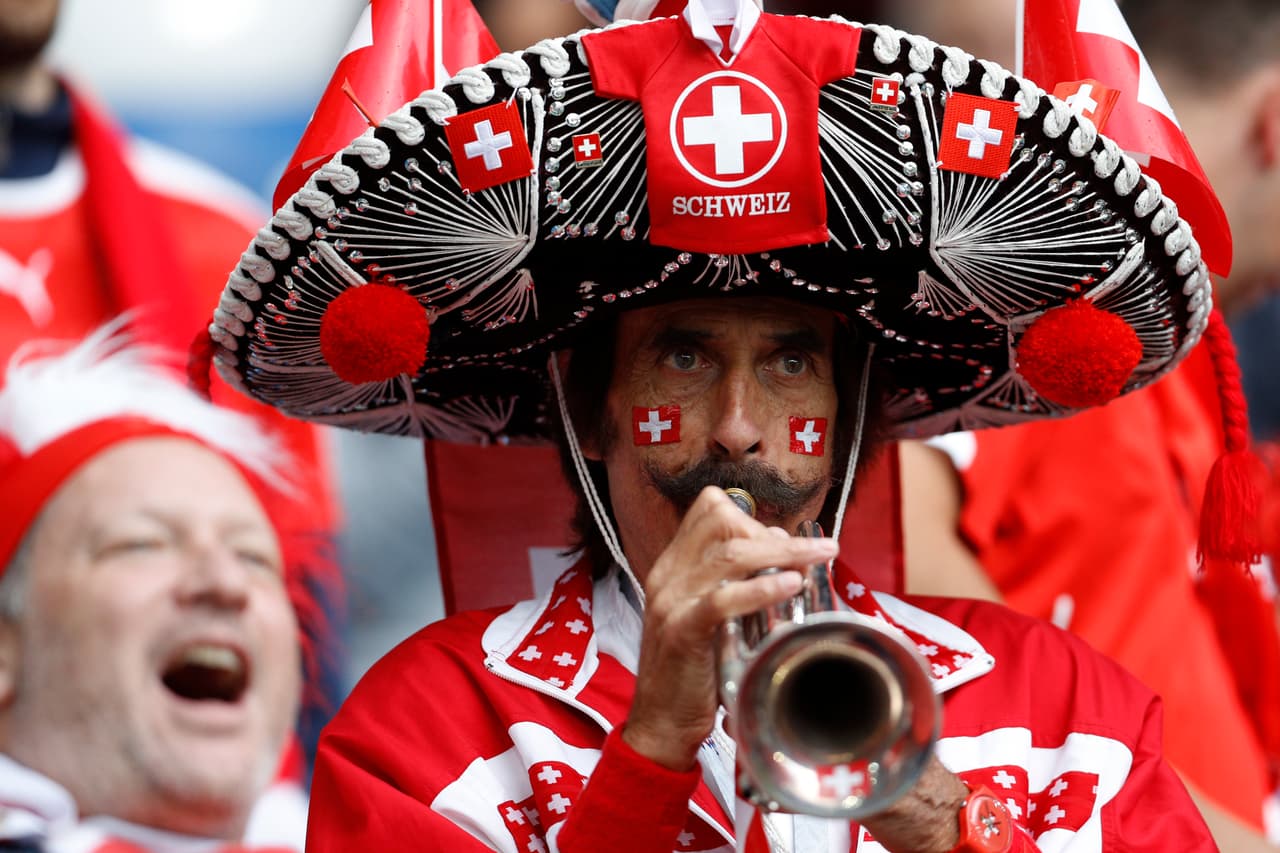 La fiesta de los fanáticos de Suiza y Serbia mostró la emoción que ambos países sienten en su segundo partido por el grupo E en el Mundial de Rusia 2018.
