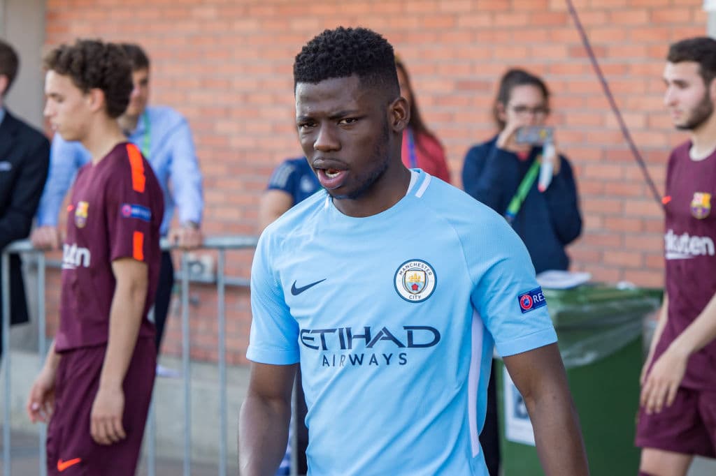 El Watford
<b> </b>hizo oficial el fichaje del nigeriano Tom Dele-Bashiru, luego de que el mediocampista acabó contrato con Manchester City
<b>. </b>El joven de 19 años, nacido en Manchester, firma por los próximos seis años con el equipo de la Premier League.