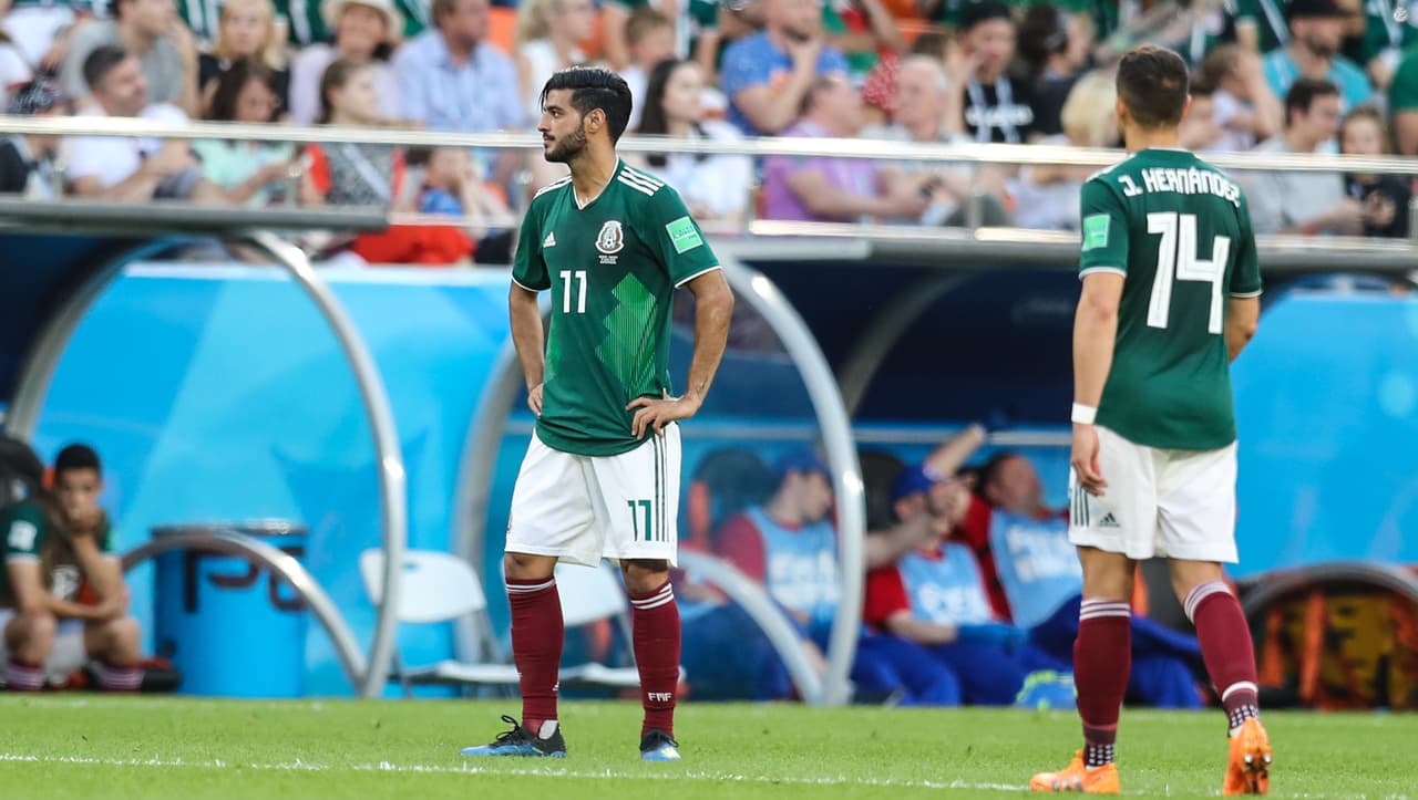 En España critican la "obesidad" de Carlos Vela para el Barcelona