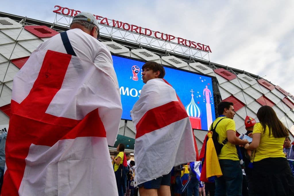 Los fanáticos en Moscú prendieron la fiesta del duelo de octavos de final entre Colombia e Inglaterra, con un colorido que marca la definición del último clasificado a cuartos de final en Rusia 2018.