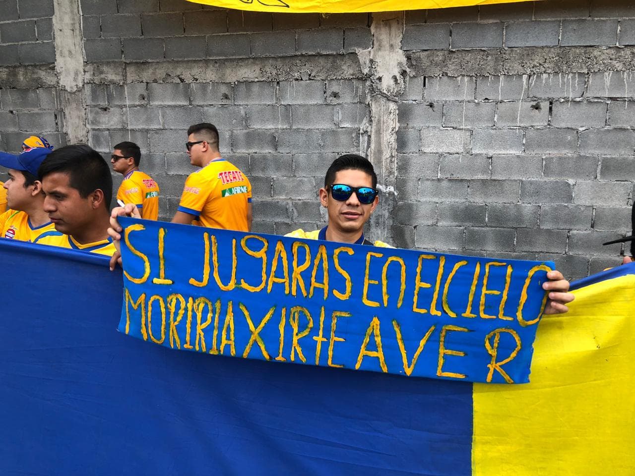 Este es el marco con el que las aficiones de los dos equipos regiomontanos se preparaban para alentar a Tigres y Rayados en el Clásico Regio edición internacional en la Final de la Liga Campeones de la Concacaf.
