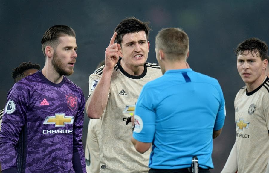 Liverpool se lleva el derbi de Inglaterra con goles de Virgil Van Dijk (14') y Mohamed Salah (93') ante el Manchester United. Liverpool sigue invicto y ya suma 39 partidos sin una derrota.