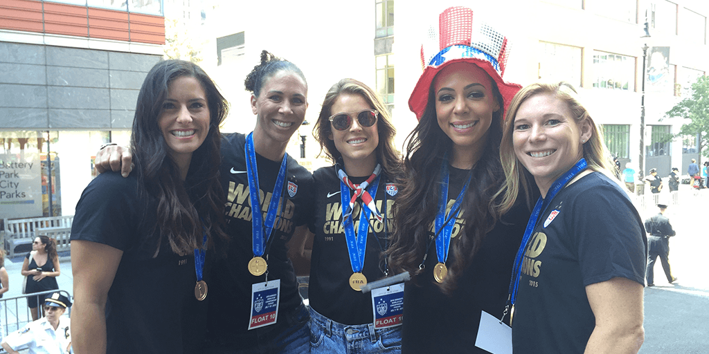 Las campeonas del mundo, de izquierda a derecha: Ali Krieger (defensa), Shannon Boxx (mediocampista), Kelly O'Hara (defensa), Sidney Leroux (delantera) y Lori Chalupny (defensa).