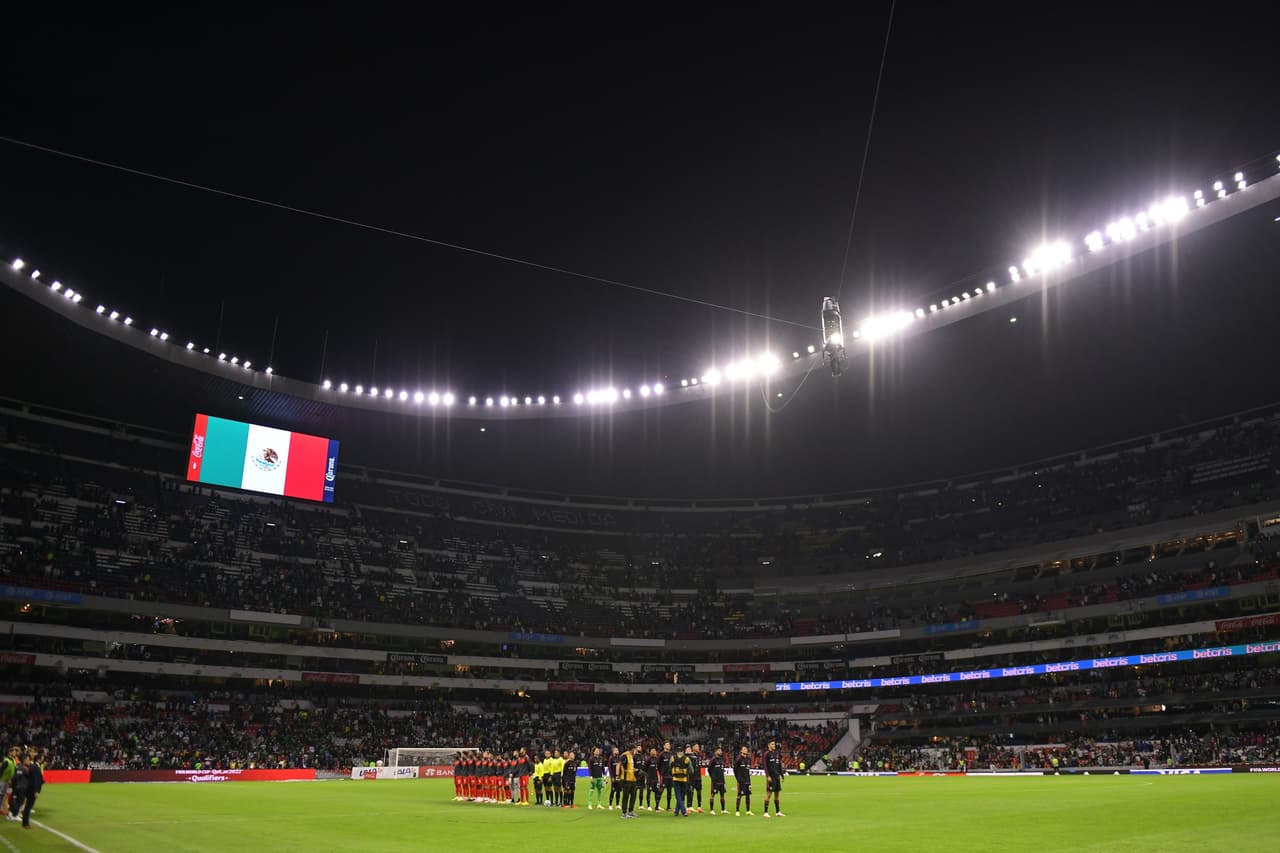 Detienen el México vs Canadá por el grito homofóbico