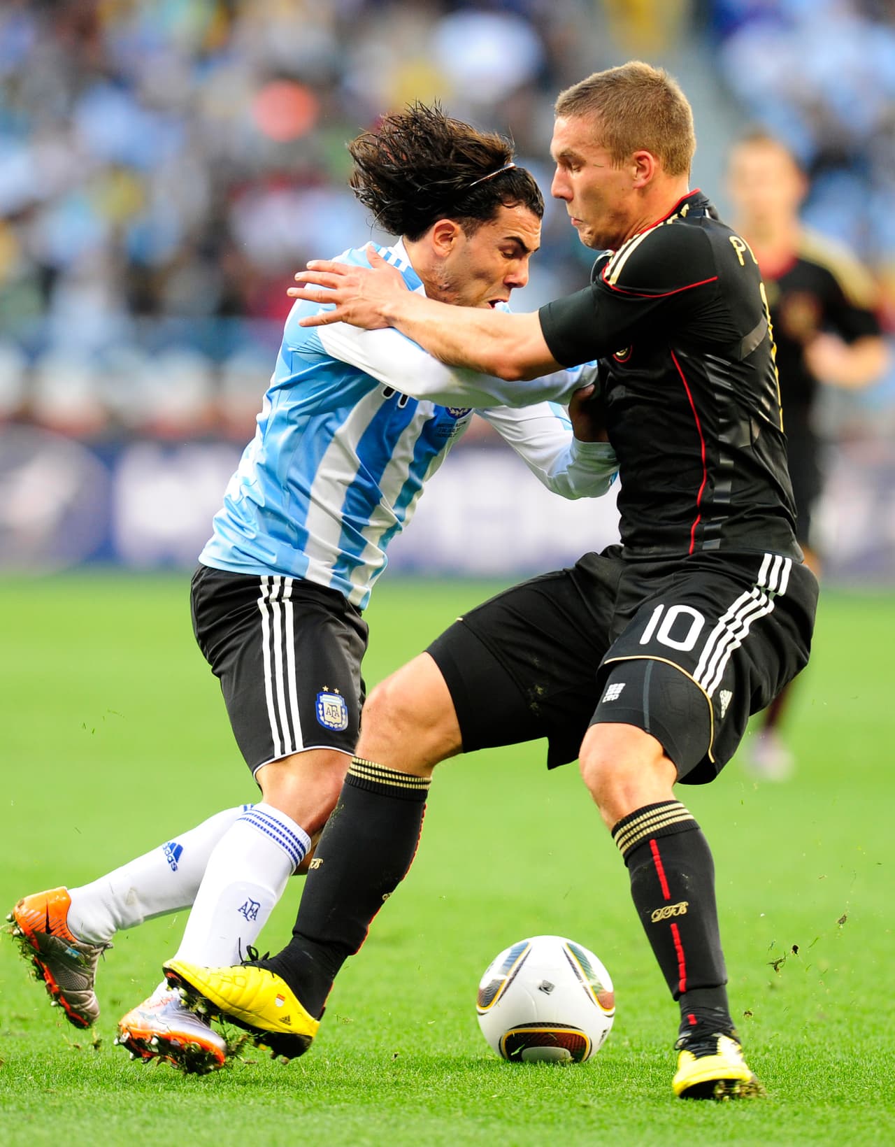 En cuartos contra la Argentina de Tévez y Messi, Podolski dio la asistencia para el primero de los dos goles de Klose. Fue un 4-0.