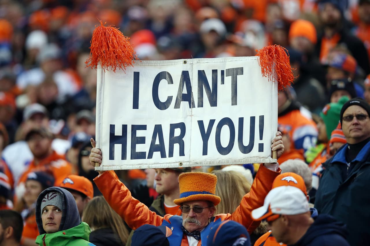 Las últimas tres temporadas regulares los Broncos tienen marca de 22-2 en casa, gracias a un ingrediente extra, una multitud bulliciosa que interrumpe la comunicación ofensiva de los oponentes (AP-NFL).