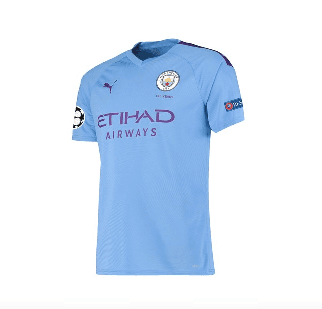 Manchester City ha anunciado sus nuevas playeras con Puma en su acuerdo por 10 años. La gran novedad es el uso del púrpura en el jersey local y la combinación de amarillo y rosa en el alterno, cuyo protagonista es el negro. Este convenio es el segundo más alto de la Premier con un total de 865 millones de dólares.