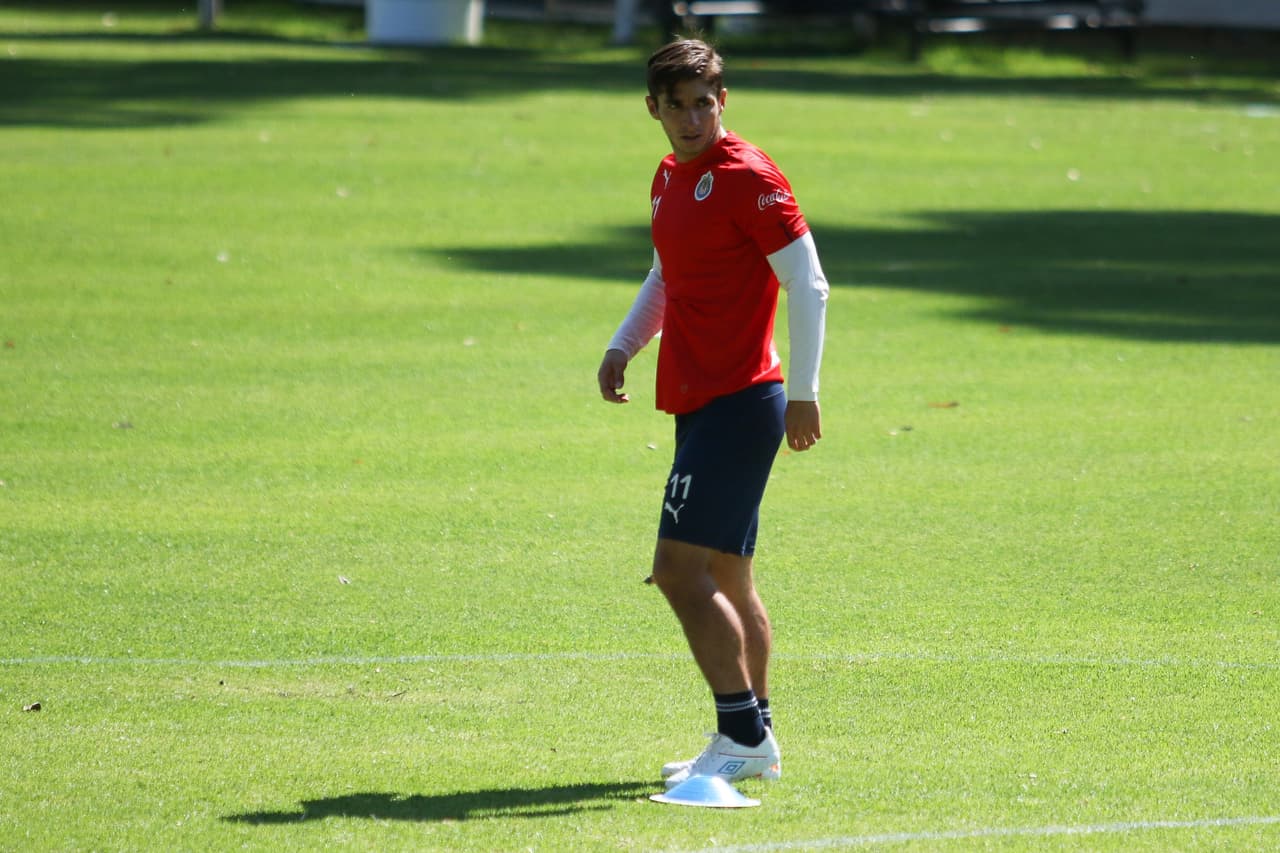 El semblante en el entrenamiento de Chivas de Guadalajara en Chivas Verde Valle es un reflejo de la situación futbolístic del equipo, una crisis que el técnico Tomas Boy aún no logra revertir.