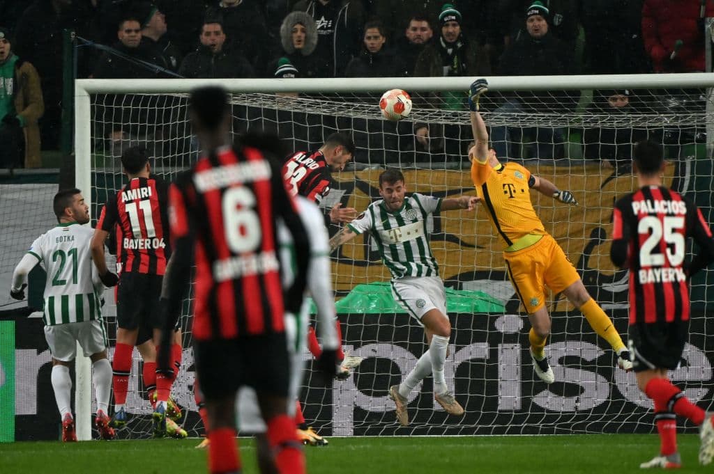 En la ultima fecha de fase de Grupos, Feréncvaros supera al Bayer Leverkusen por la mínima, con anotacion de Aissa Laidouni ya al filo del partido. Aún con este resultado, la escuadra alemana califica como primer lugar de su grupo.