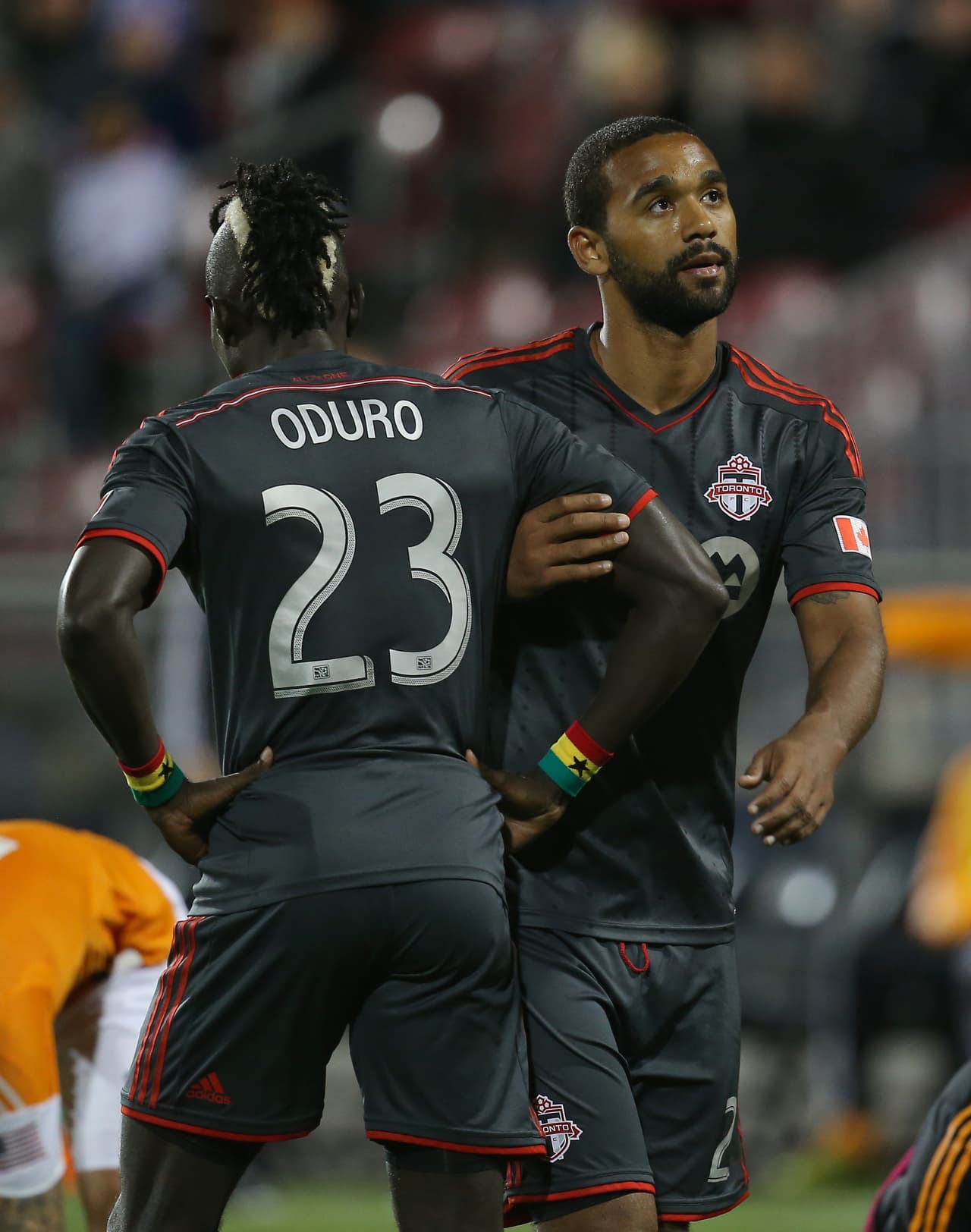 Rojo escarlata es el color principal, pero Toronto también ha llamado la atención con sus otros uniformes, como este gris.