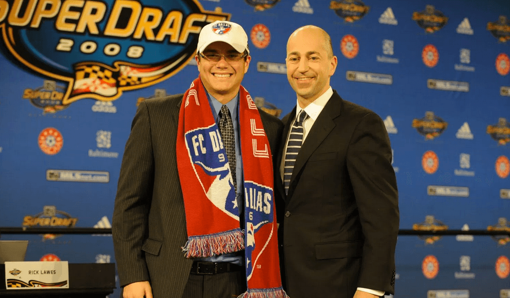 Pero las conexiones entre la MLS y la NFL no paran ahí. Josh Lambo, pateador de los San Diego Chargers comenzó su carrera deportiva en 2008 como portero de FC Dallas.