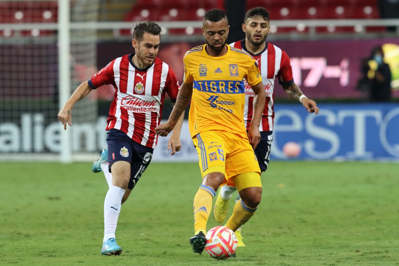 En los últimos 10 minutos, Tigres anotó el cuarto gol gracias a la dupla Carioca-Thauvin, pero casi de inmediato Ángel Zaldívar descontó al techar a Nahuel Guzmán.