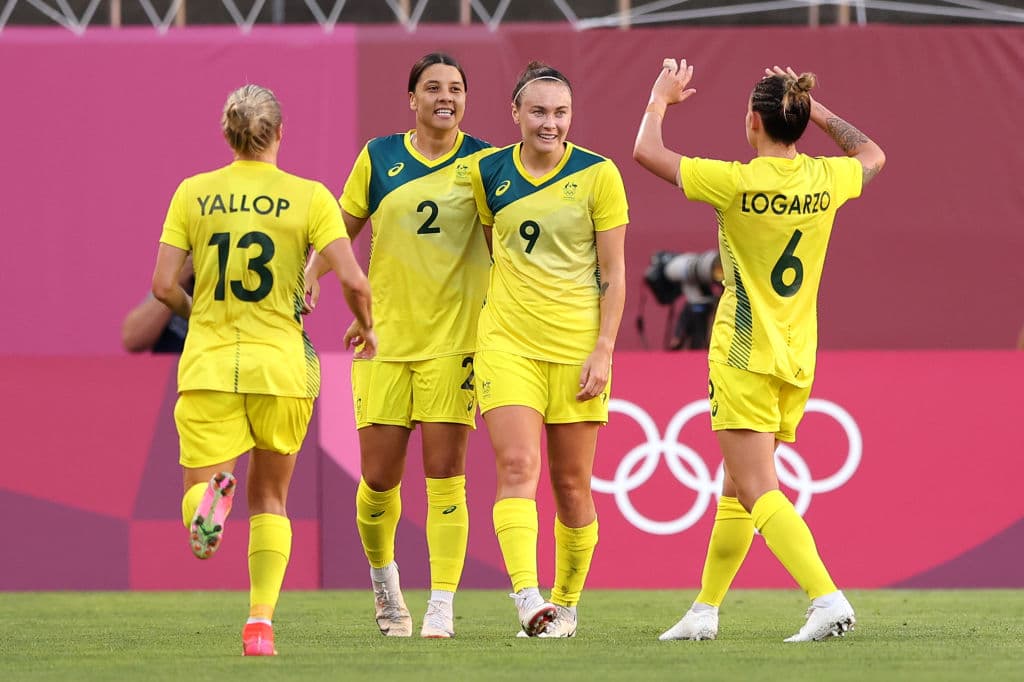 Estados Unidos luchó hasta el final y se lleva el bronce ante la escuadra de Australia 4-3. De la mano de Megan Rapinoe, quien anotó doblete, y de Carli Lloyd, quien también sumó dos tantos, logran subir al podio en los Juegos Olímpicos de Tokyo 2020. Alex Morgan salió lesionada del encuentro.