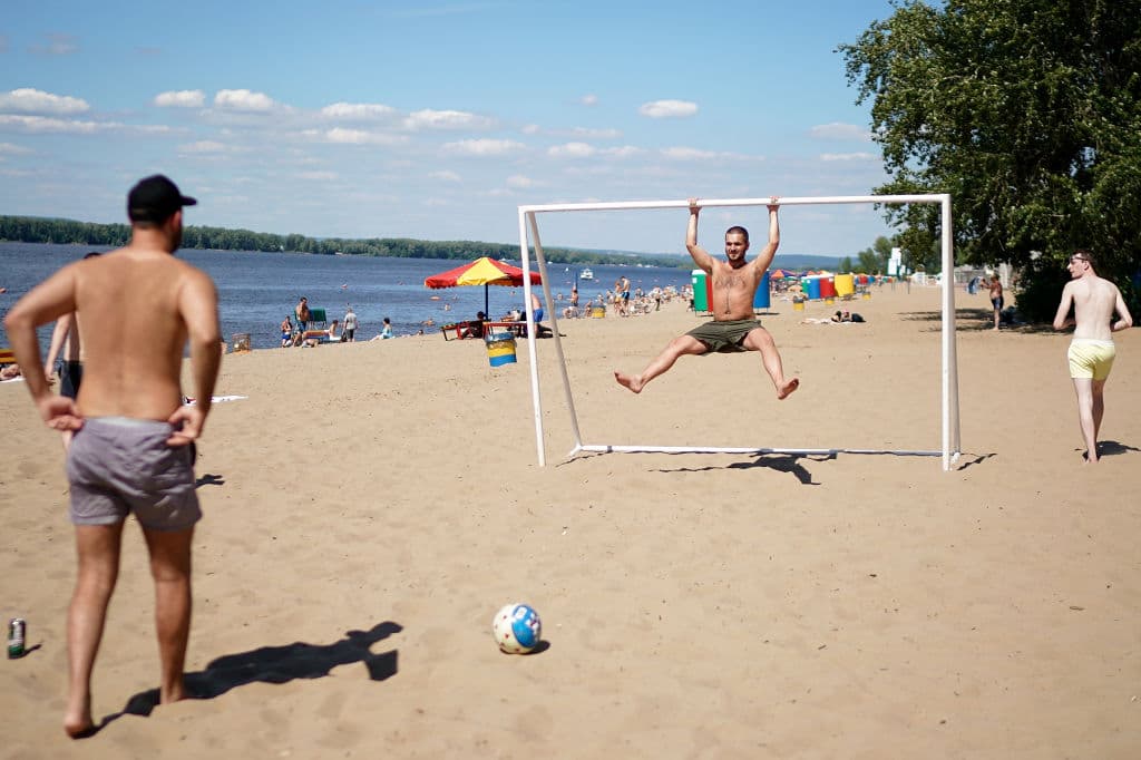El fútbol siempre está presente en las jornadas de descanso del Mundial.