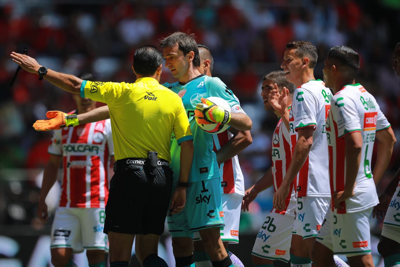 Ambos arqueros han sido exitosos a nivel de clubes o a nivel de selección nacional.