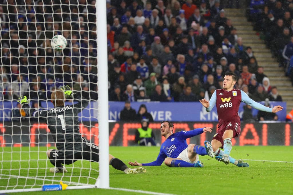 El Leicester City empata 1-1 con el Aston Villa; Guilbert abrió el marcador para la visita, Iheanacho igualó la ida de la semifinal de la Carabao Cup.