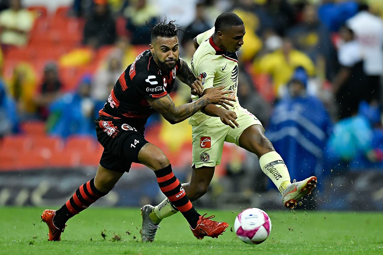 <b>Defensa:</b> Julián Velázquez (Tijuana, -2)