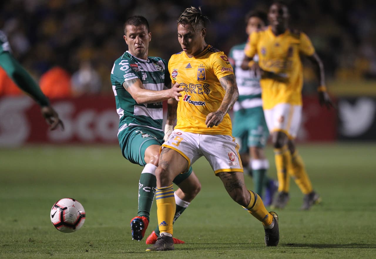 Otro que en la primera parte estuvo muy conectado y participativo, Eduardo Vargas, estuvo muy cerca de lograr el cuarto gol pero la defensa verdiblanca se puso las pilas y no lo permitió.