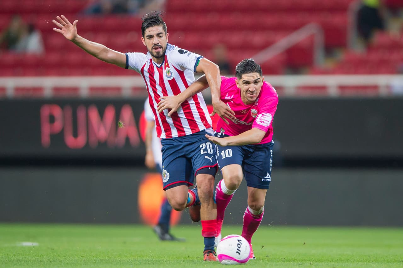 Chivas se volcó al ataque tras verse abajo en el marcador. Si bien los resultados no se han dado, el desempeño del equipo ha mejorado recientemente.