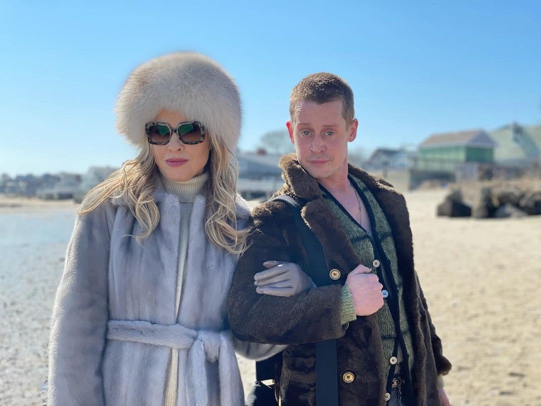 La feria de las tinieblas. American Horror Story Season Ten’, Murphy subtituló una foto del actor ‘Home Alone’, junto con Leslie Grossman